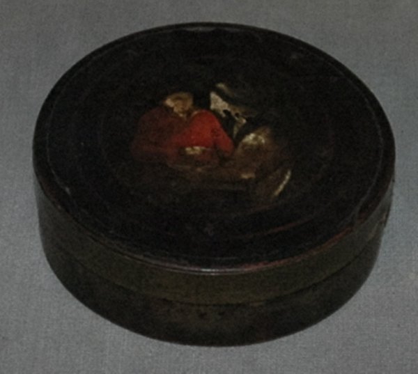 A EUROPEAN PAPER MACHE SNUFF BOX, 19th Century or : A EUROPEAN PAPER MACHE SNUFF BOX, 19th Century or earlier, depicting a couple diameter 4 3/8"