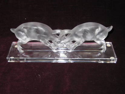 LALIQUE FROSTED GLASS GROUP OF ADORSSED RAMS: LALIQUE FROSTED GLASS GROUP OF ADORSSED RAMS