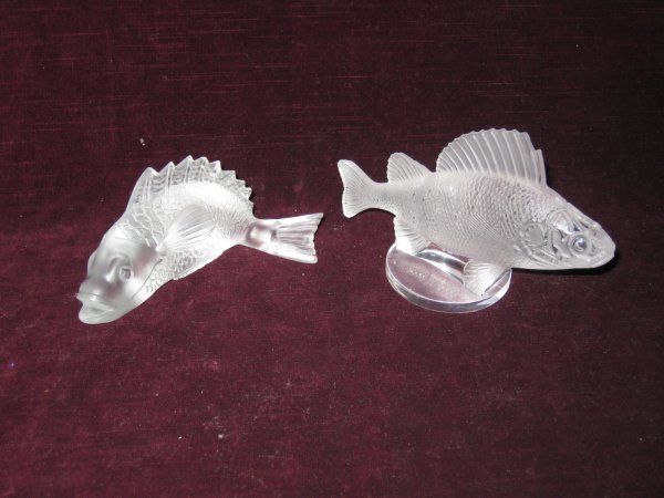 2 LALIQUE FROSTED AND CLEAR GLASS FISH: 2 FROSTED AND CLEAR GLASS FISH - One Baccarat and One Lalique