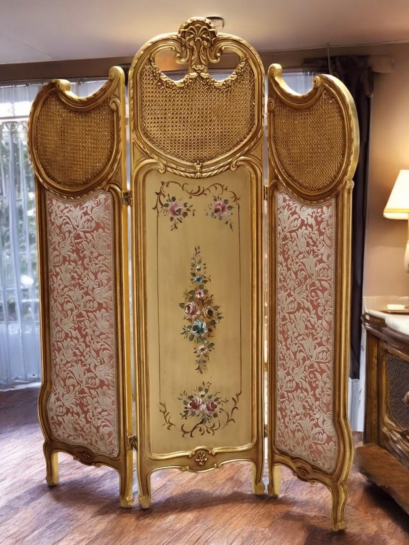 Rococo Vanity Chair & Folding Screen Set –: 45 days Process time Step into timeless elegance with this luxurious Rococo-style vanity chair and matching folding screen set. Handcrafted with ornate detail, this ensemble blends classic French arti
