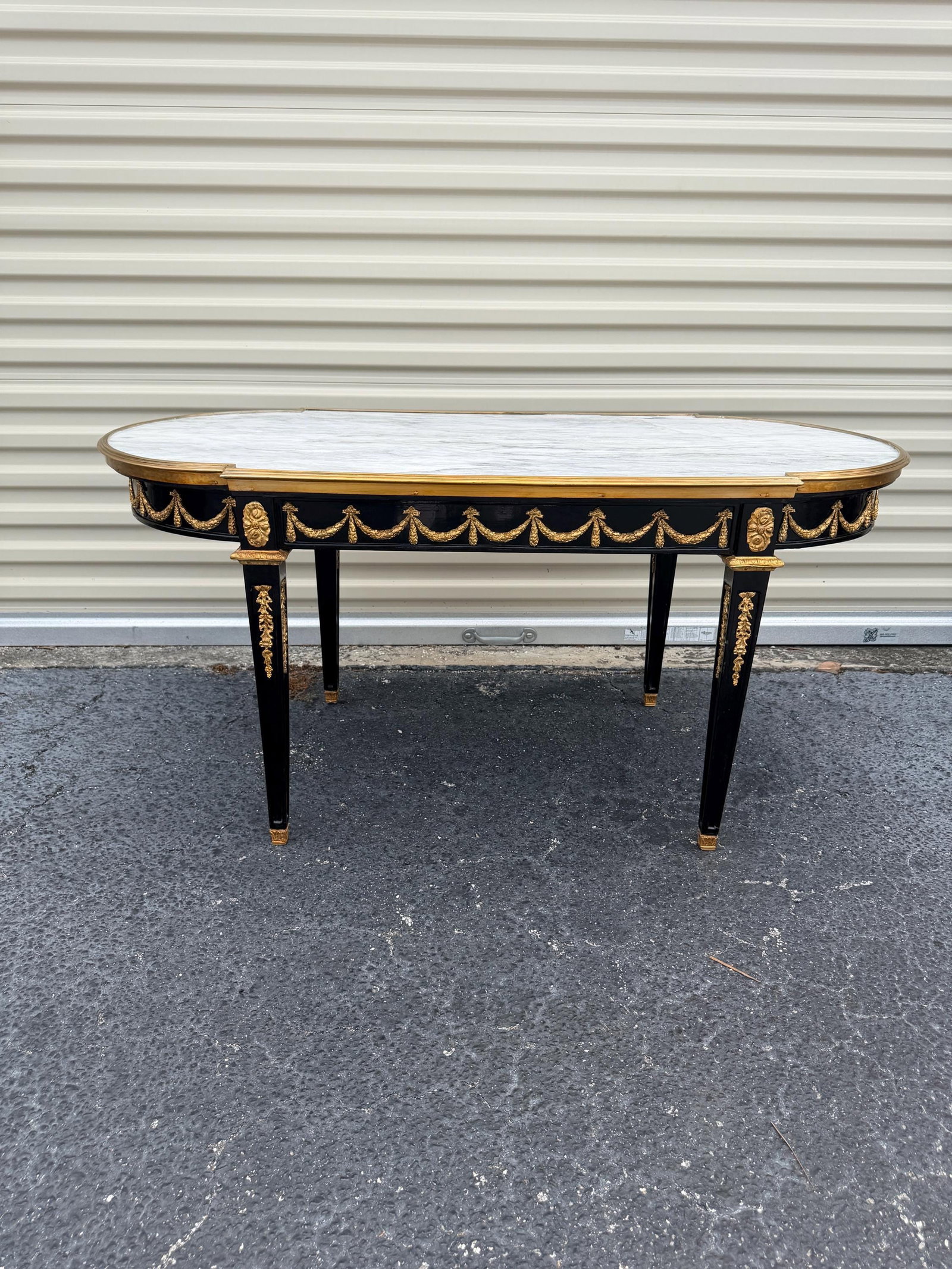 Designer Couch Table in Louis XVI Black, White: Designer couch table in Louis XVI black, white marble Solid beechwood painted black and with gilded bronze. Slightly protruding inserted white marble top Extremely decorative i Dimensions : 46.4 W x 2