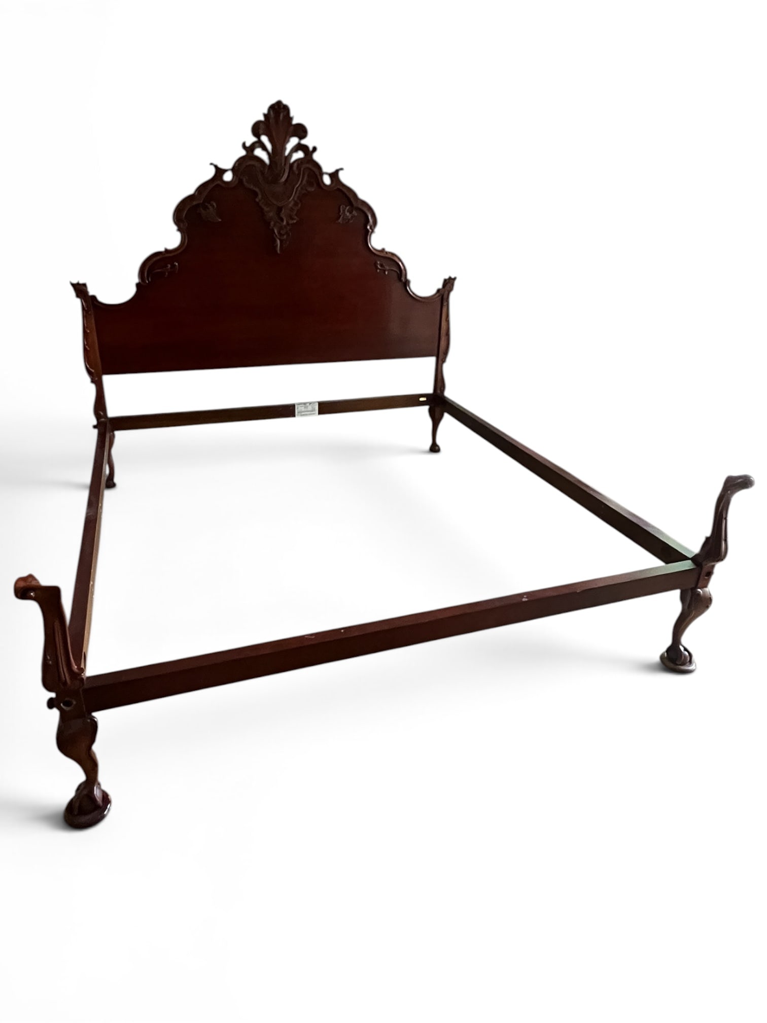 Ralph Lauren Carved Mahogany King-Size Four-Poster Bed: Substantial king-size mahogany bed by Ralph Lauren Home, with a high pierced and carved headboard, scrolling foliate ornament, carved footboard, and four sculptural posts terminating in paw-form feet.