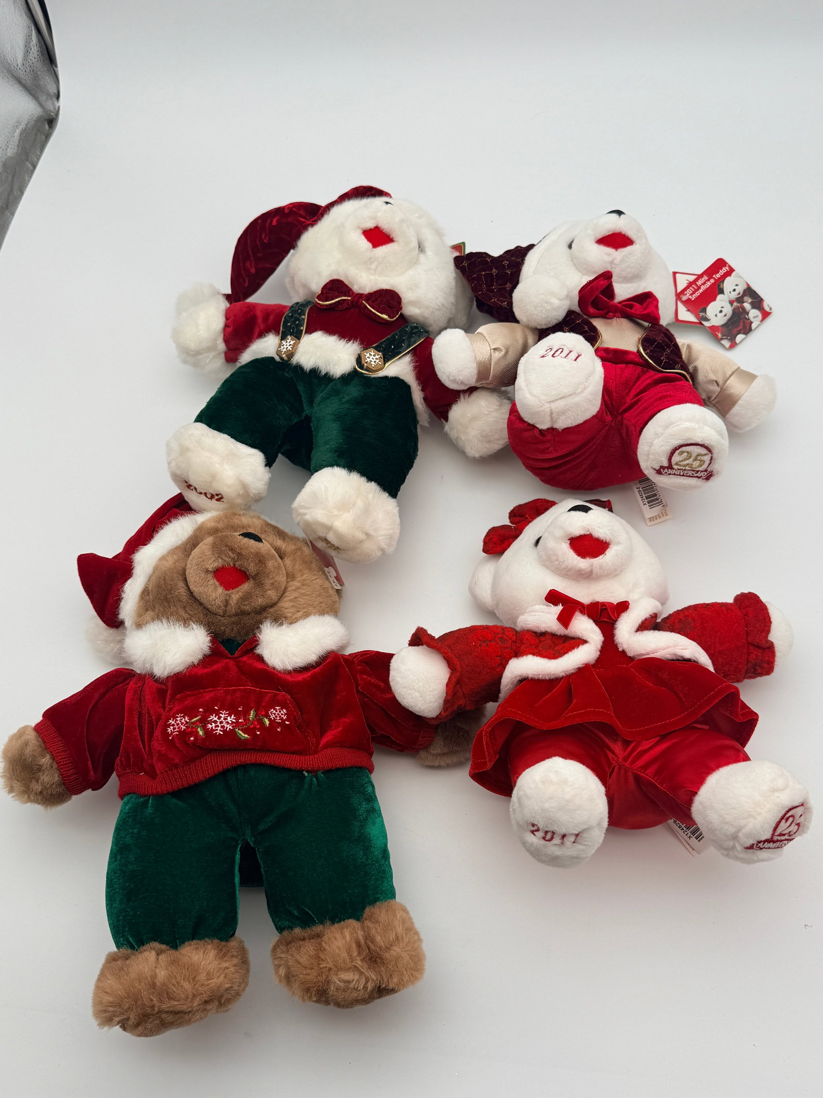 Dan Dee 25th Anniversary Plush Bear Lot of 4 (1 of 5)