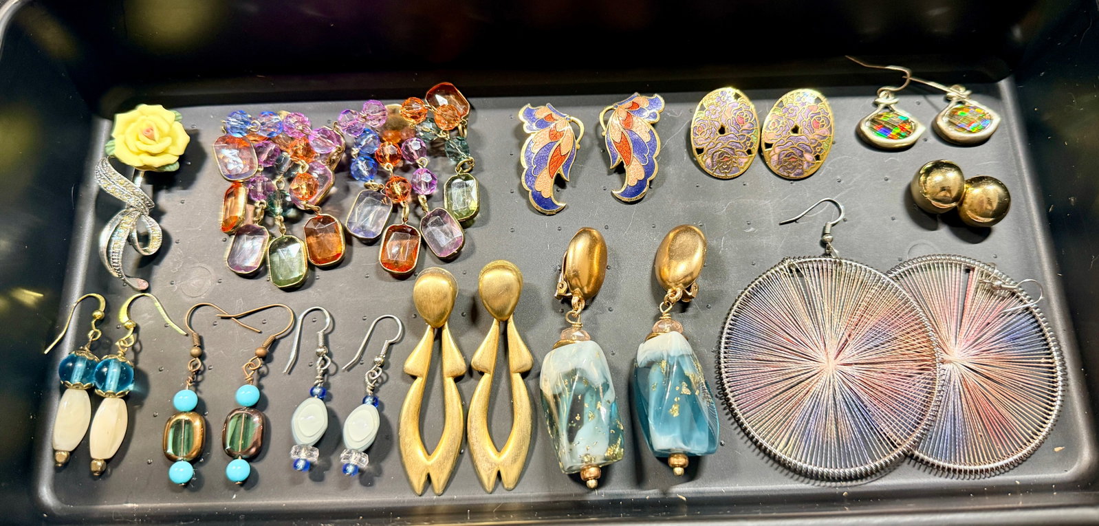 Vintage Jewelry Lot from Estate cleanout: Vintage jewelry in mixed styles and condition from an estate cleanout