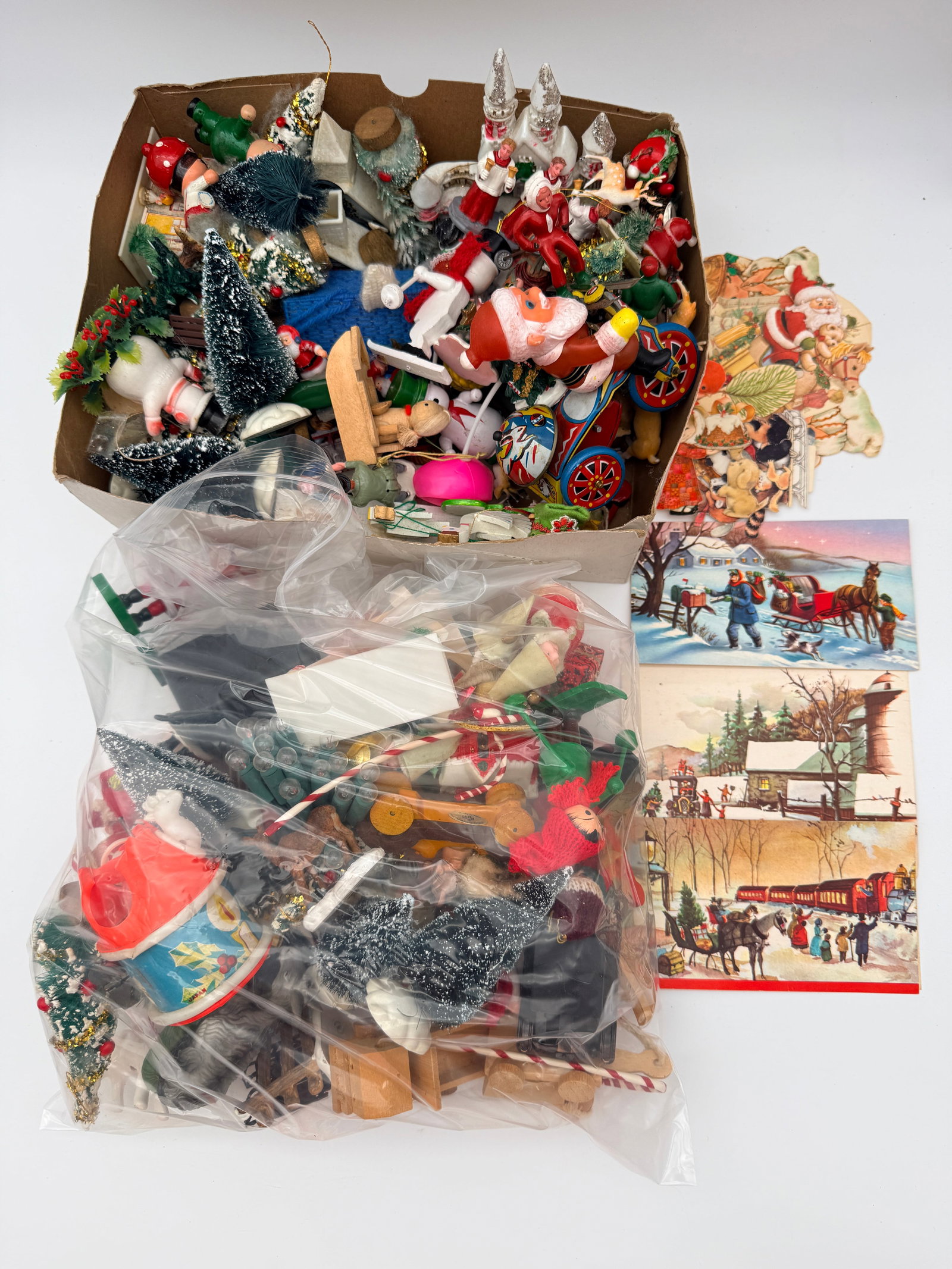 Vintage Christmas Decor Lot (1 of 7)
