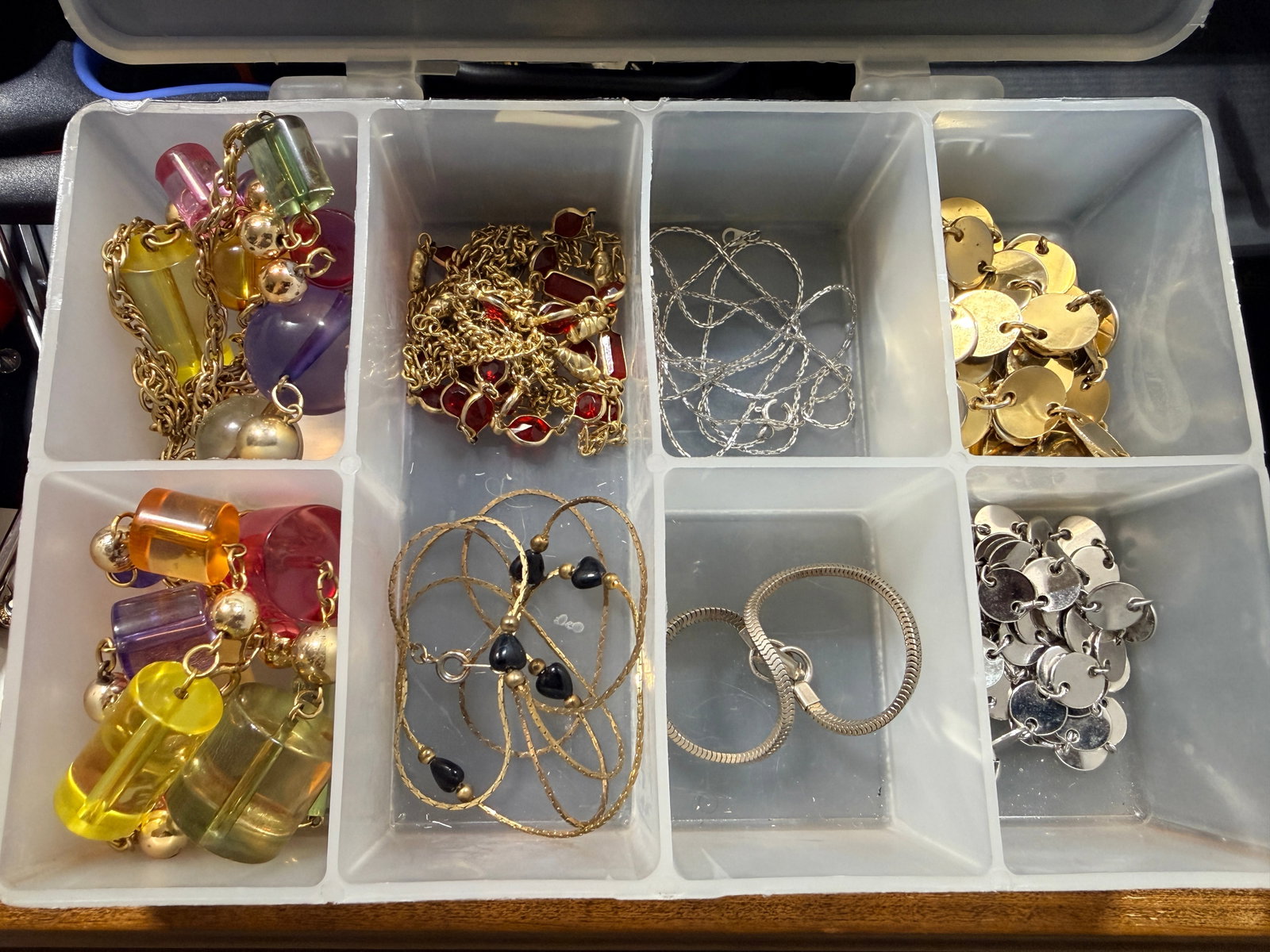 Vintage Estate cleanout jewelry lot: Vintage jewelry in mixed styles and condition from an estate cleanout