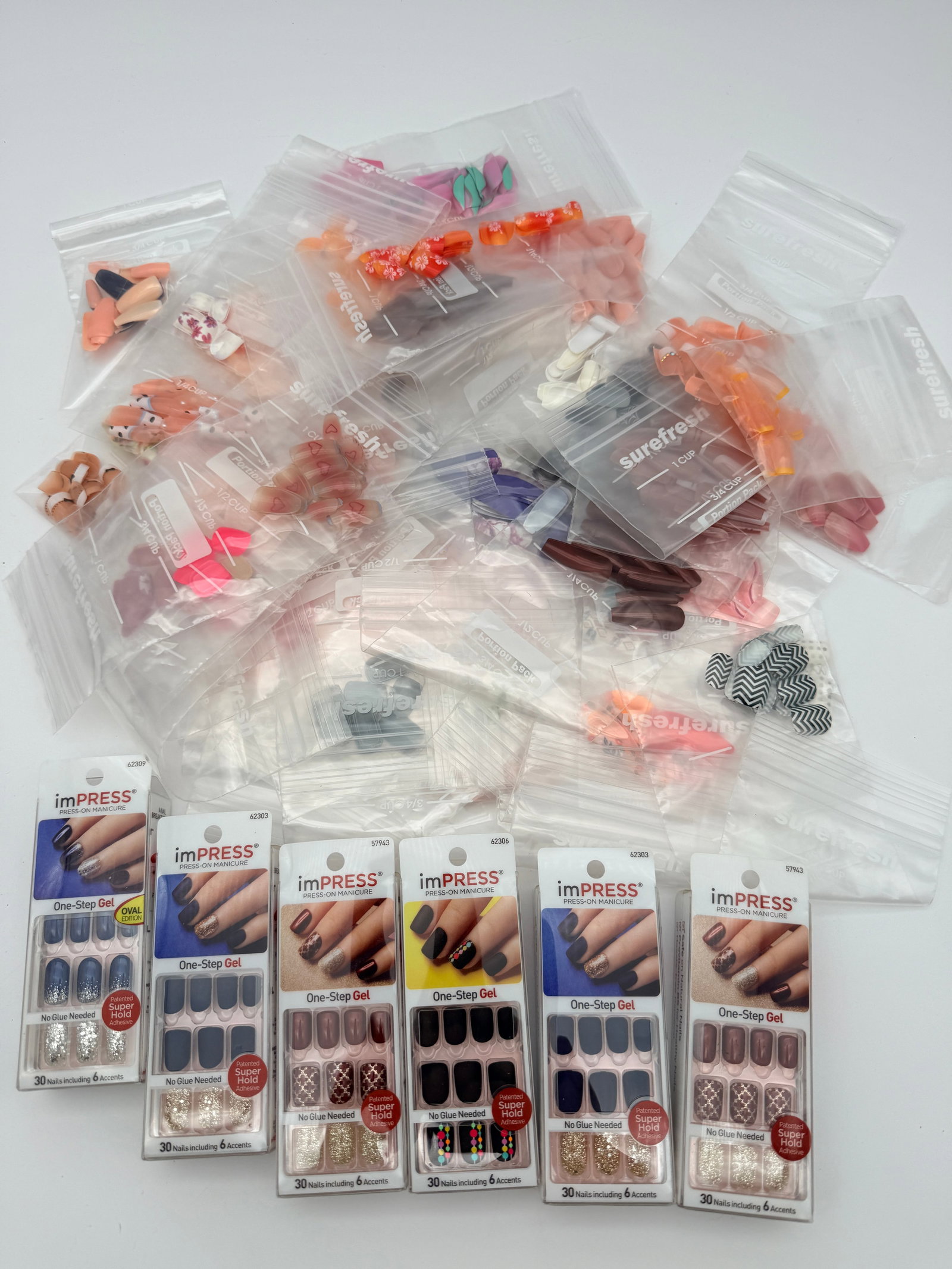 Mixed lot of press on nails from beauty parlor liquidation: Mixed lot of press on nails from beauty parlor liquidation, NEW