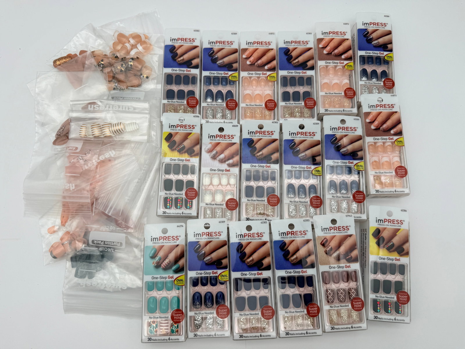 Mixed lot of press on nails from beauty parlor liquidation: Mixed lot of press on nails from beauty parlor liquidation, NEW