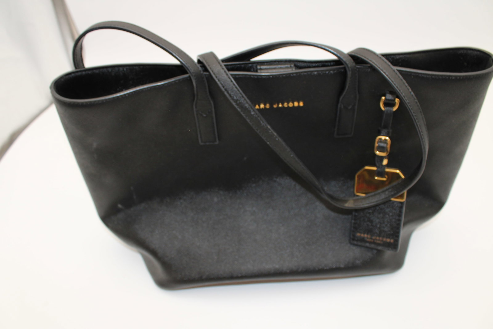 Marc Jacobs Handbag: Needs minimal cleaning, see photos. 16" x 9"