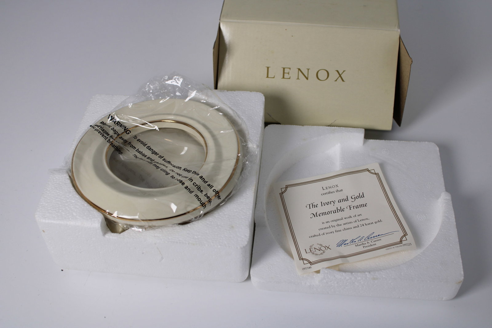 Lenox Ivory and Gold Memorable Picture Frame (1 of 4)