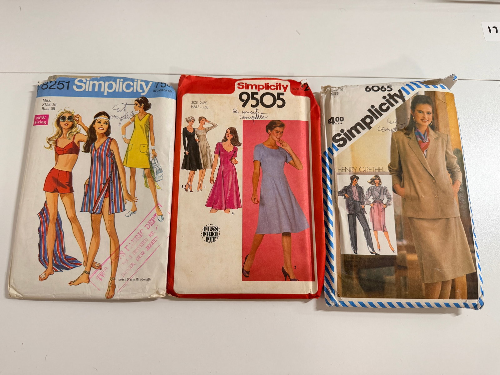 Vintage Sewing Pattern Lot: Assorted patterns; completeness not guaranteed
