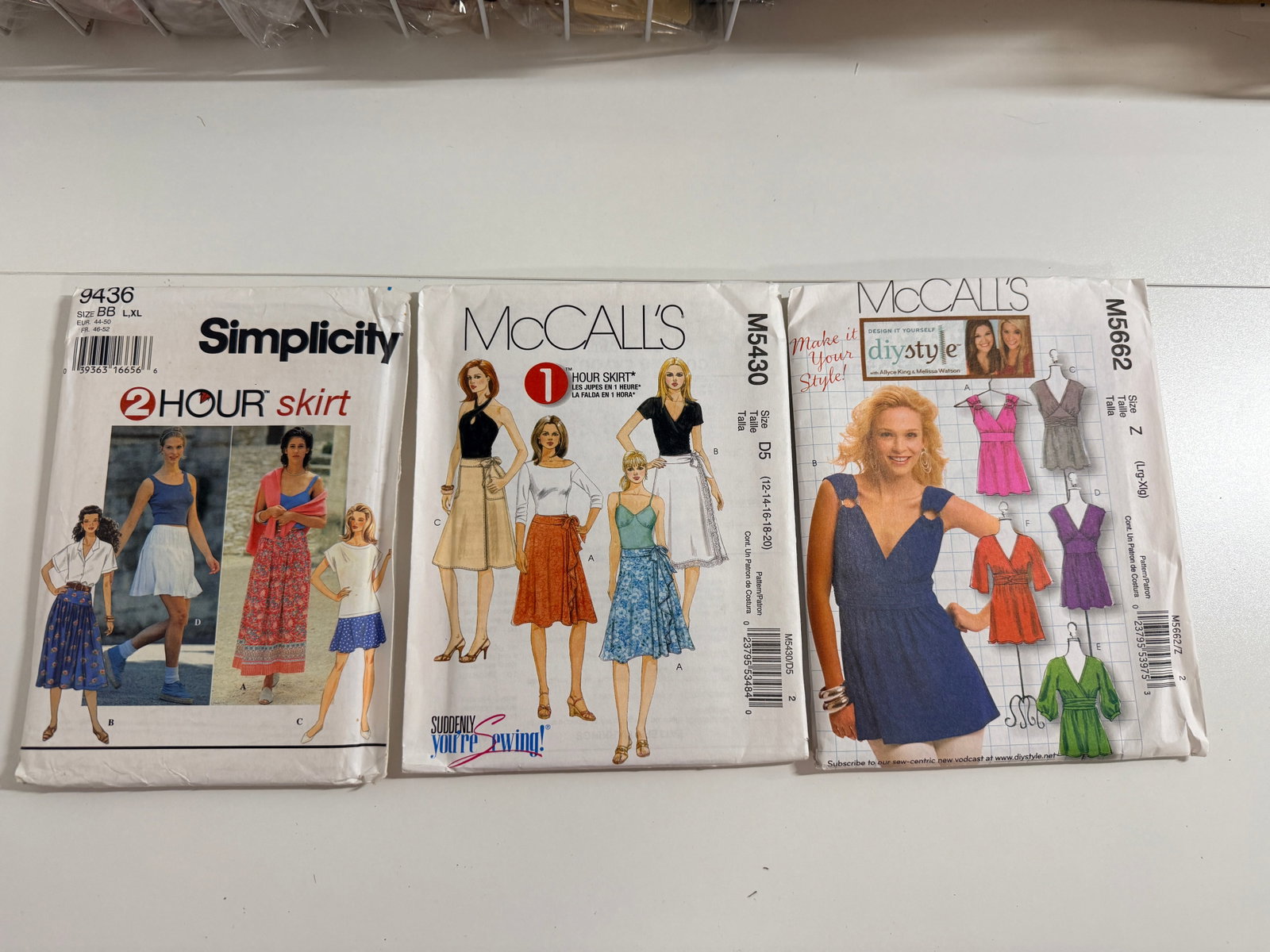 Sewing Pattern Lot: Assorted patterns; completeness not guaranteed