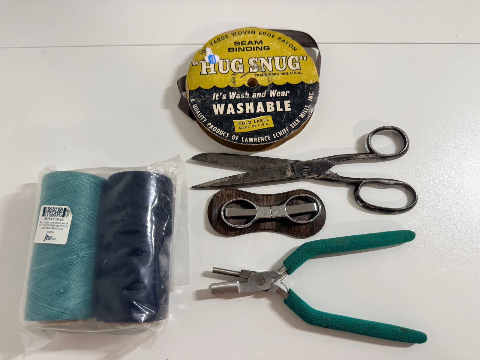 Vintage Sewing Notions Lot (1 of 1)