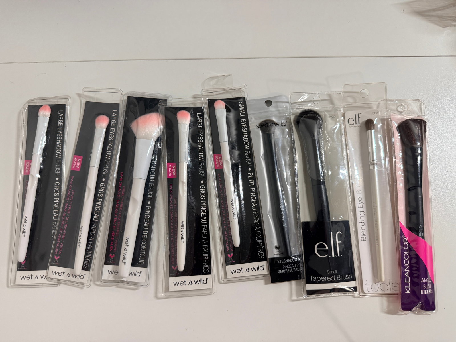 9 Pack of NWT Cosmetic Brushes: Mixed brands, new condition