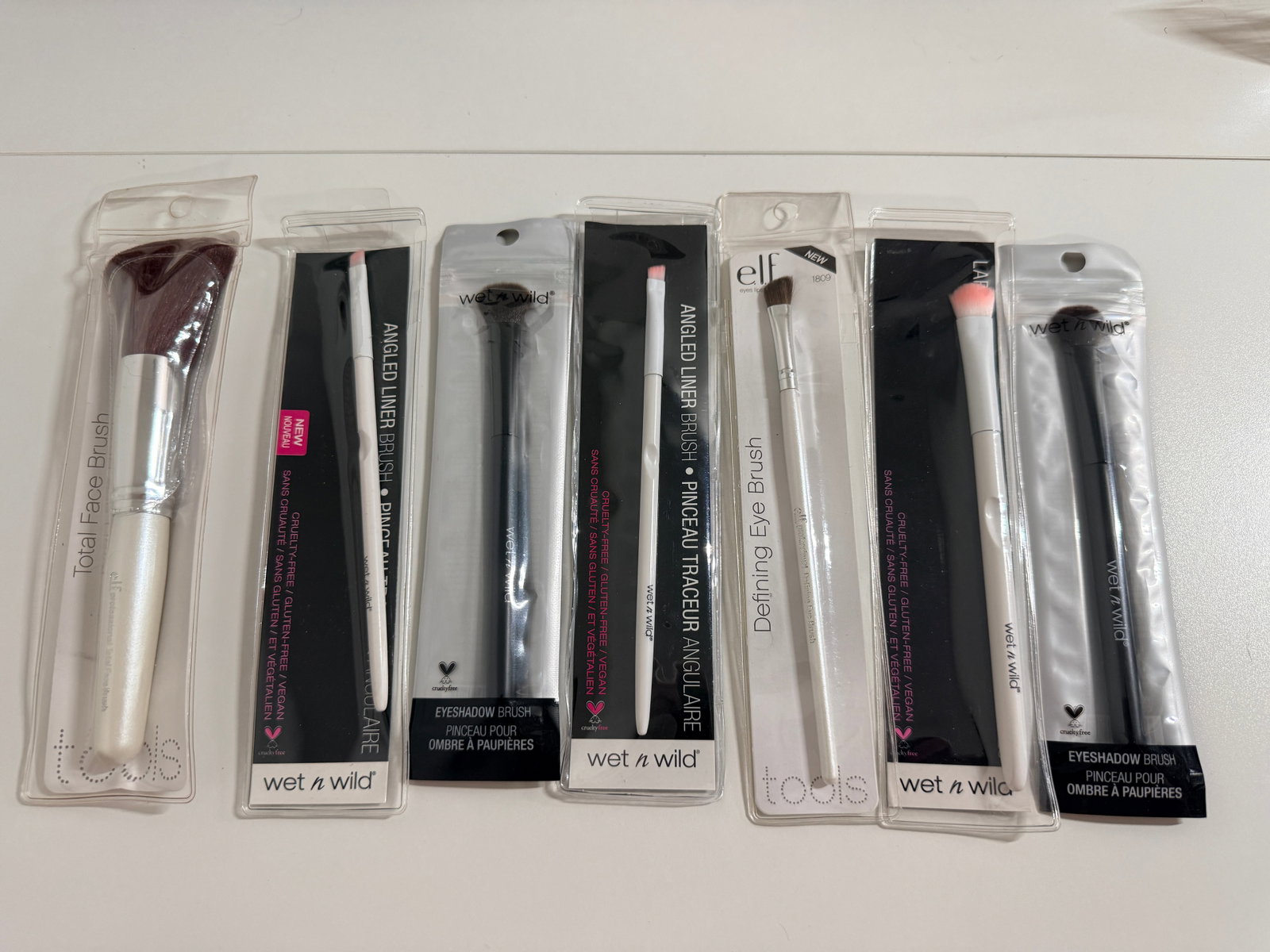 7 Pack of NWT Cosmetic Brushes: Mixed brands, new condition