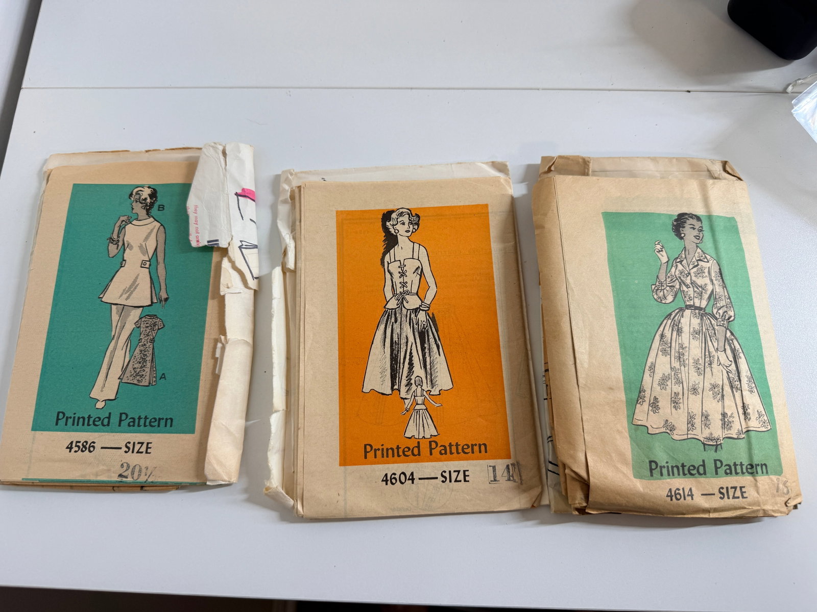 Sewing Pattern Lot: Assorted patterns; completeness not guaranteed