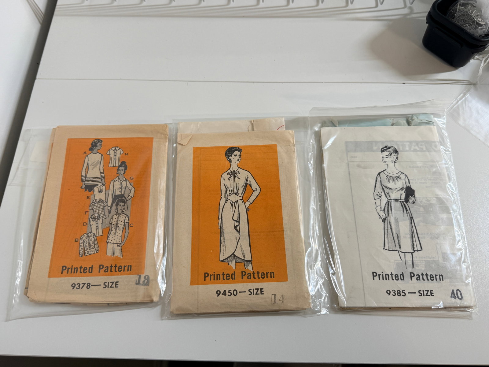 Sewing Pattern Lot: Assorted patterns; completeness not guaranteed
