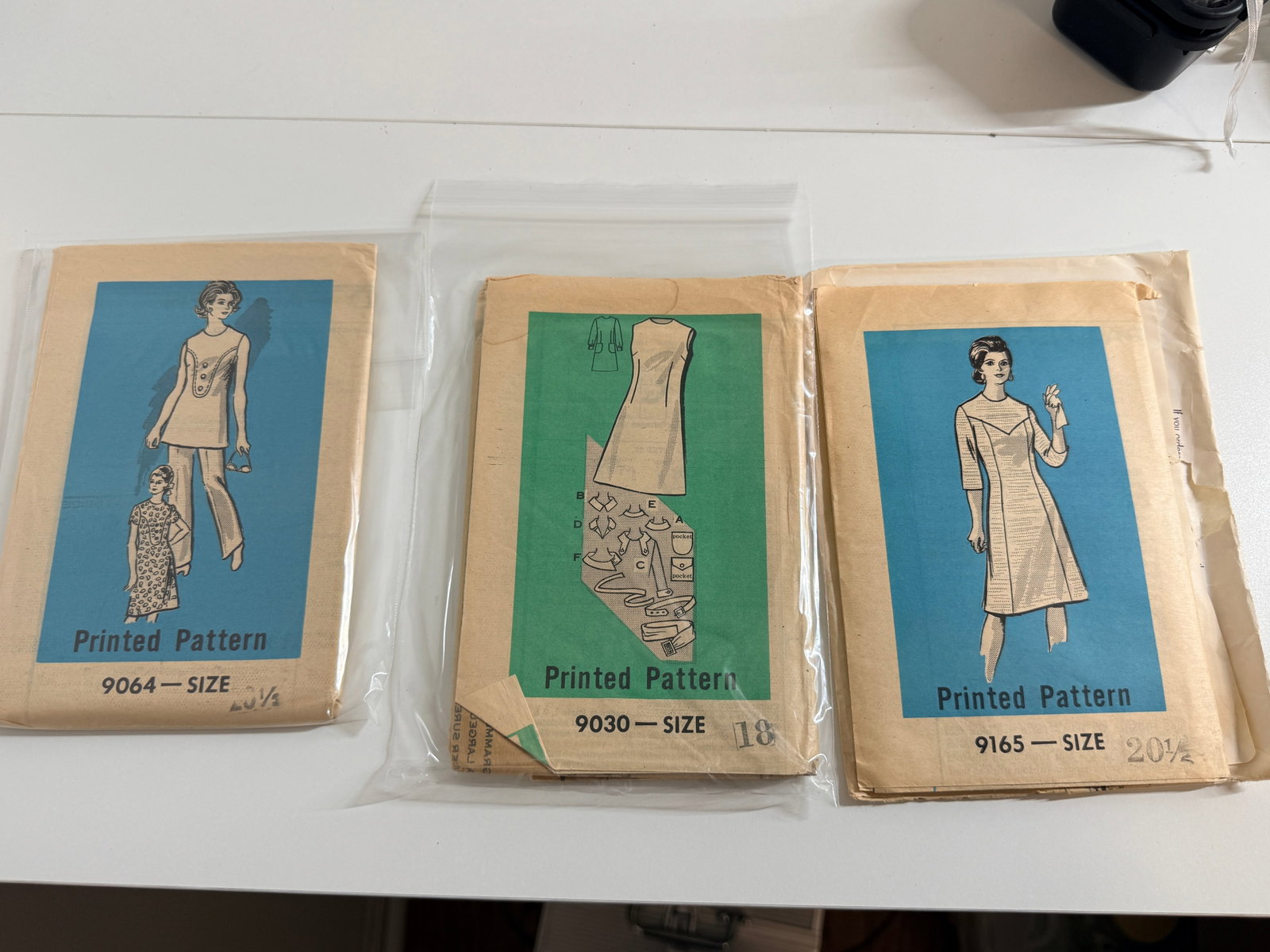 Sewing Pattern Lot: Assorted patterns; completeness not guaranteed
