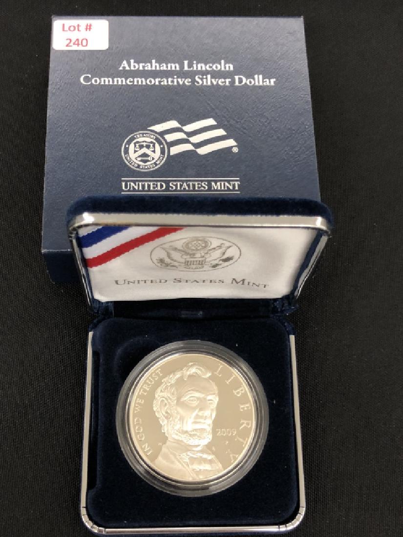2009-P Abraham Lincoln Commemorative Silver Dollar (1 of 2)