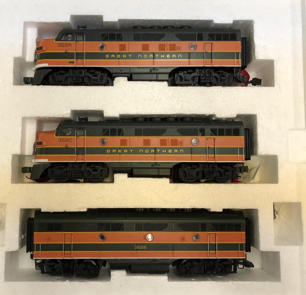 MTH Electric Train Set 2220-1 (1 of 3)