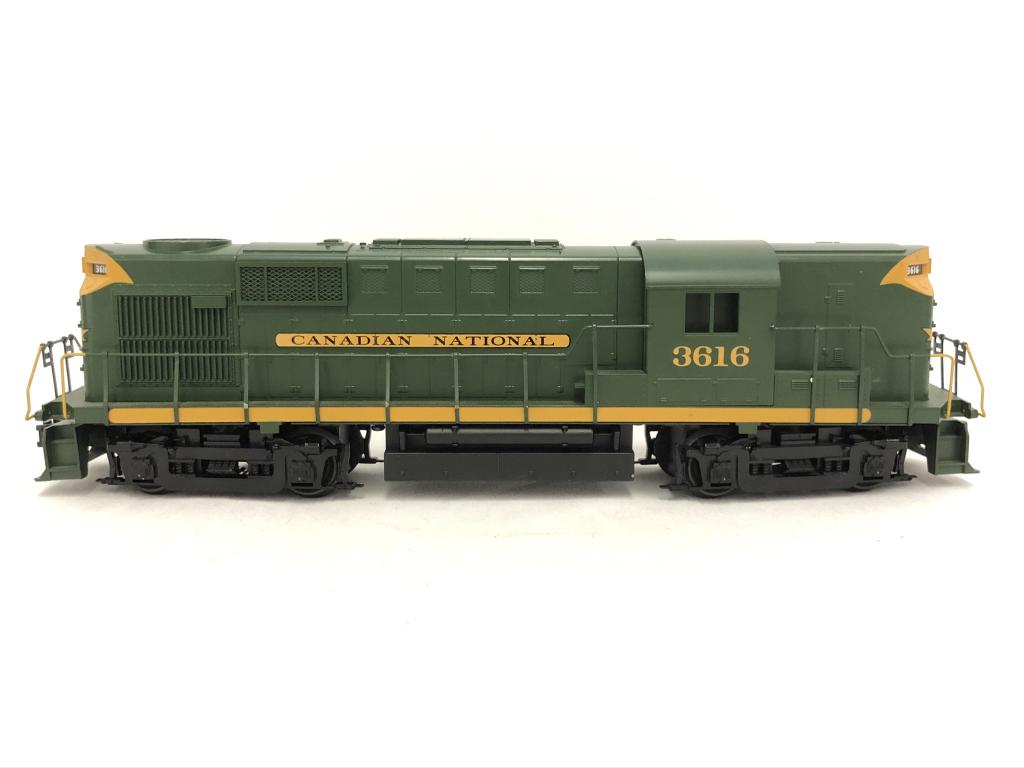 Weaver Alco RS-11 Diesel Locomotive w/ Sound (1 of 4)