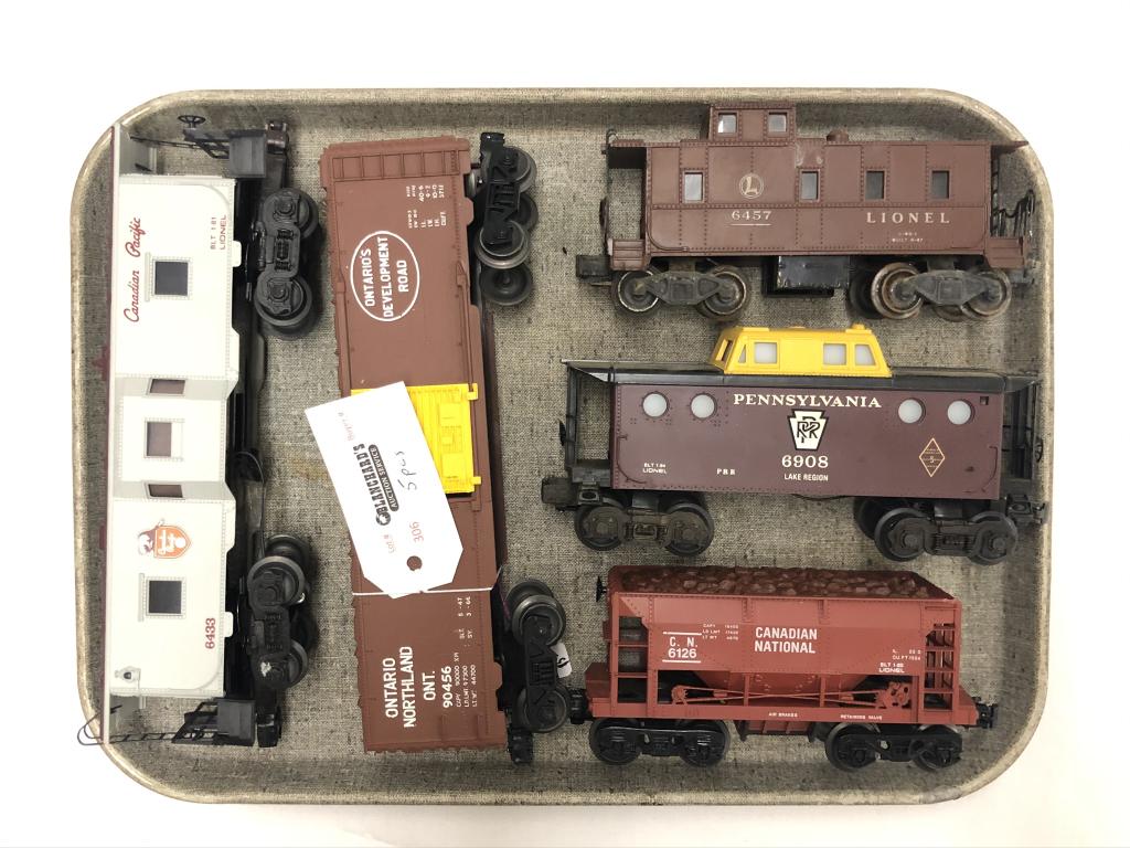 5 Lionel Train Cars and Cabooses (1 of 1)