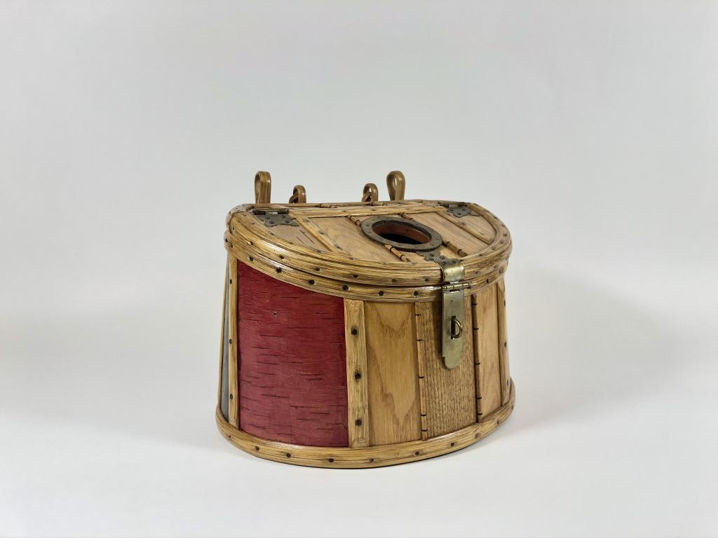 Joe E. Neale Fishing Creel: Woolwich, Maine, custom made, red & black trim, swing handle, center hole, brass hardware, 10 1/2 inch creel.
