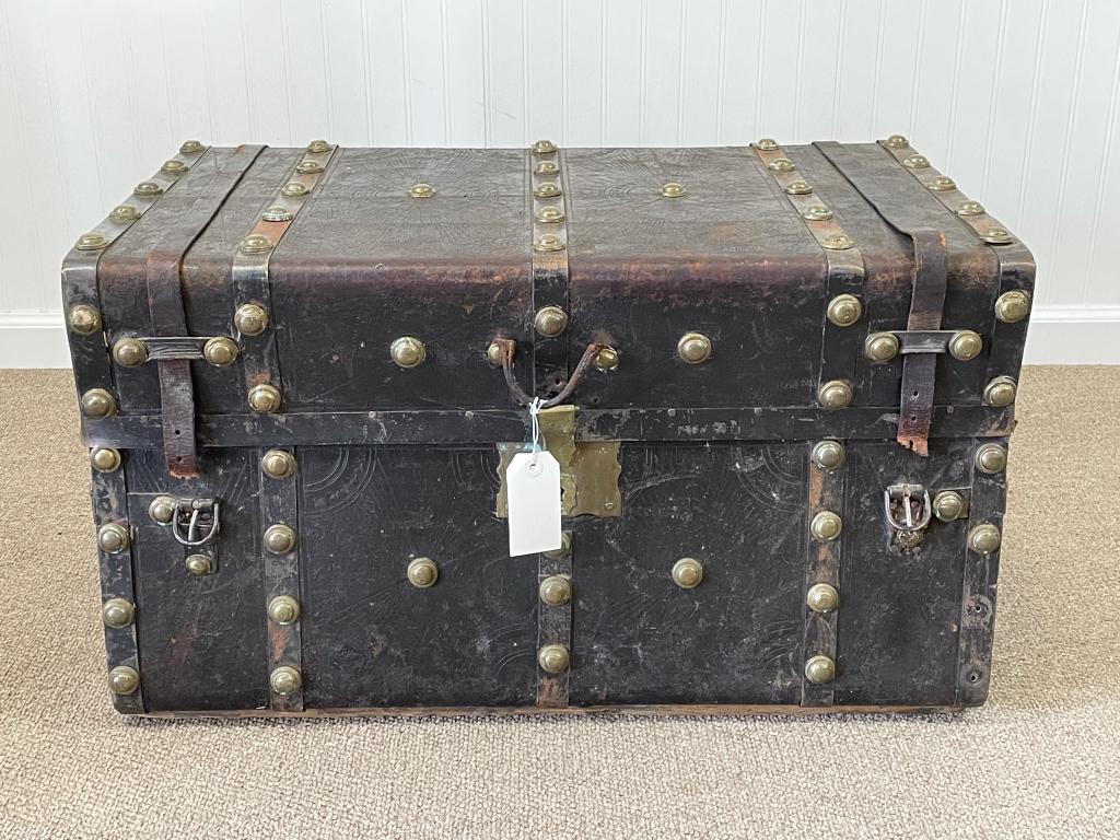 Early Leather Sarasota Trunk (1 of 4)