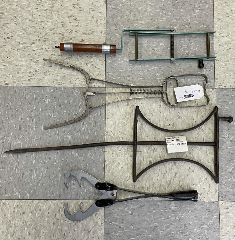 2 Fish Grabbers & 2 Fishing Line Winders (1 of 3)