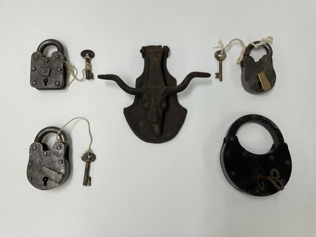 4 Vintage Pad Locks & Western Door Knocker (1 of 6)