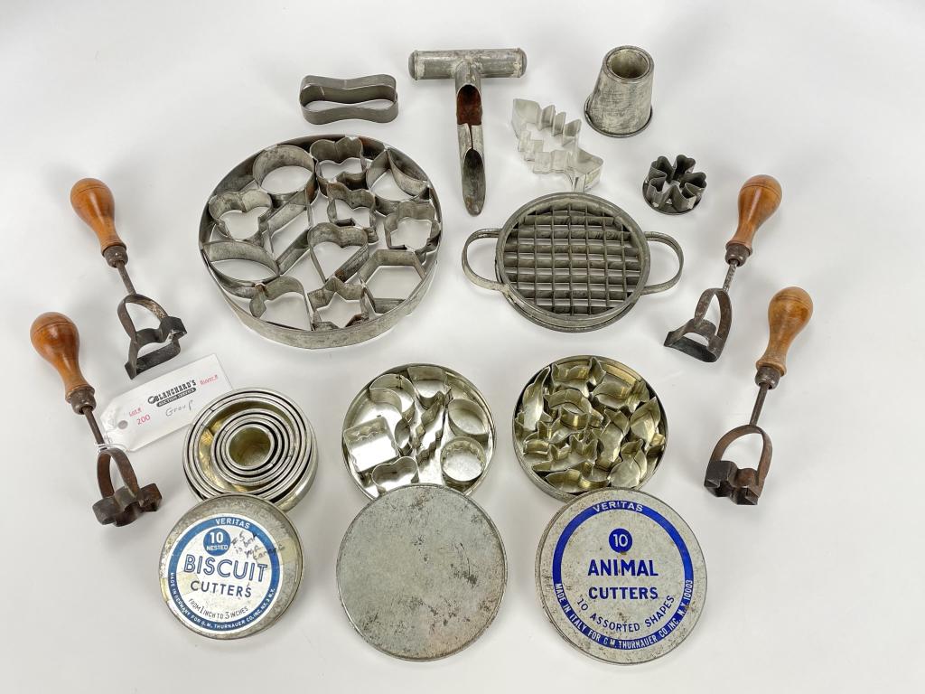 Vintage Cookie and Biscuit Cutters (1 of 5)