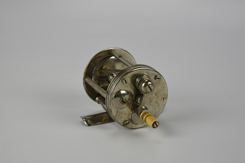 Early Unmarked Casting Reel (1 of 3)
