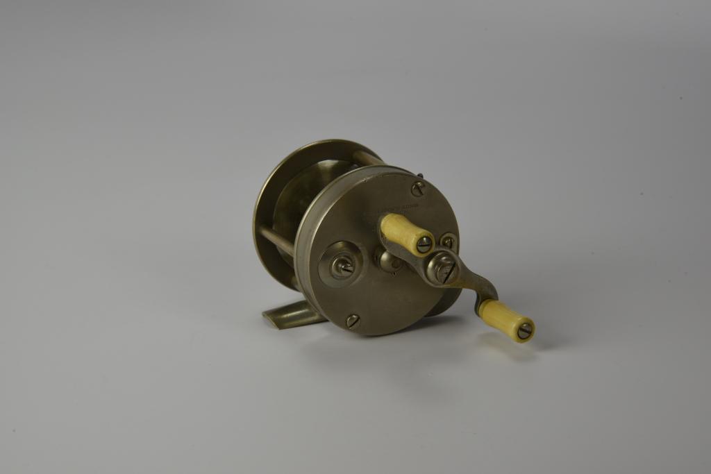 Heddon 4-18 Casting Reel (1 of 4)