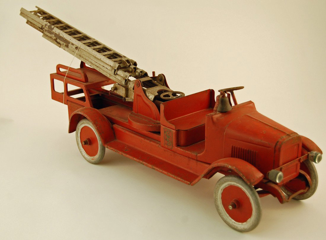 Buddy L Aerial Toy Fire Truck with Ladder 1930's: Length of truck 29 1/2" not including ladder