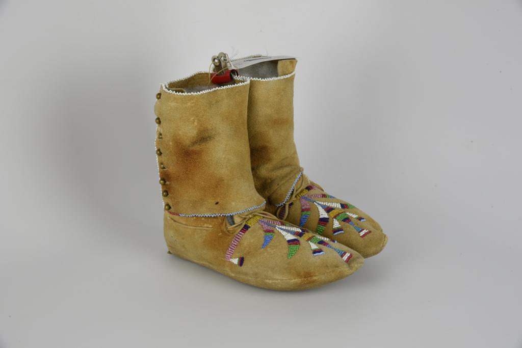 Plato Women's Beaded Moccasins: 9" long x 8" tall. 1890's. Crow Indian.