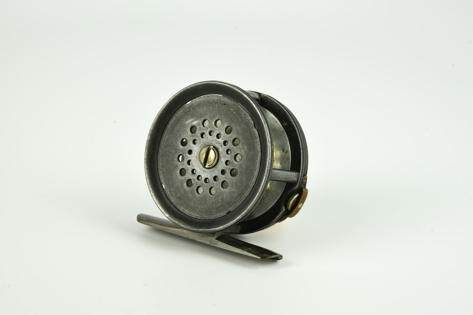 Hardy Wide Drum Trout Reel (1 of 4)
