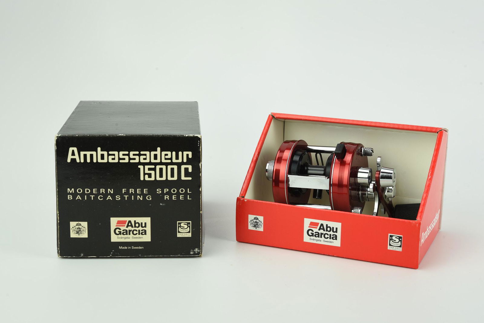 Ambassadeur 1500C Casting Reel (1 of 4)