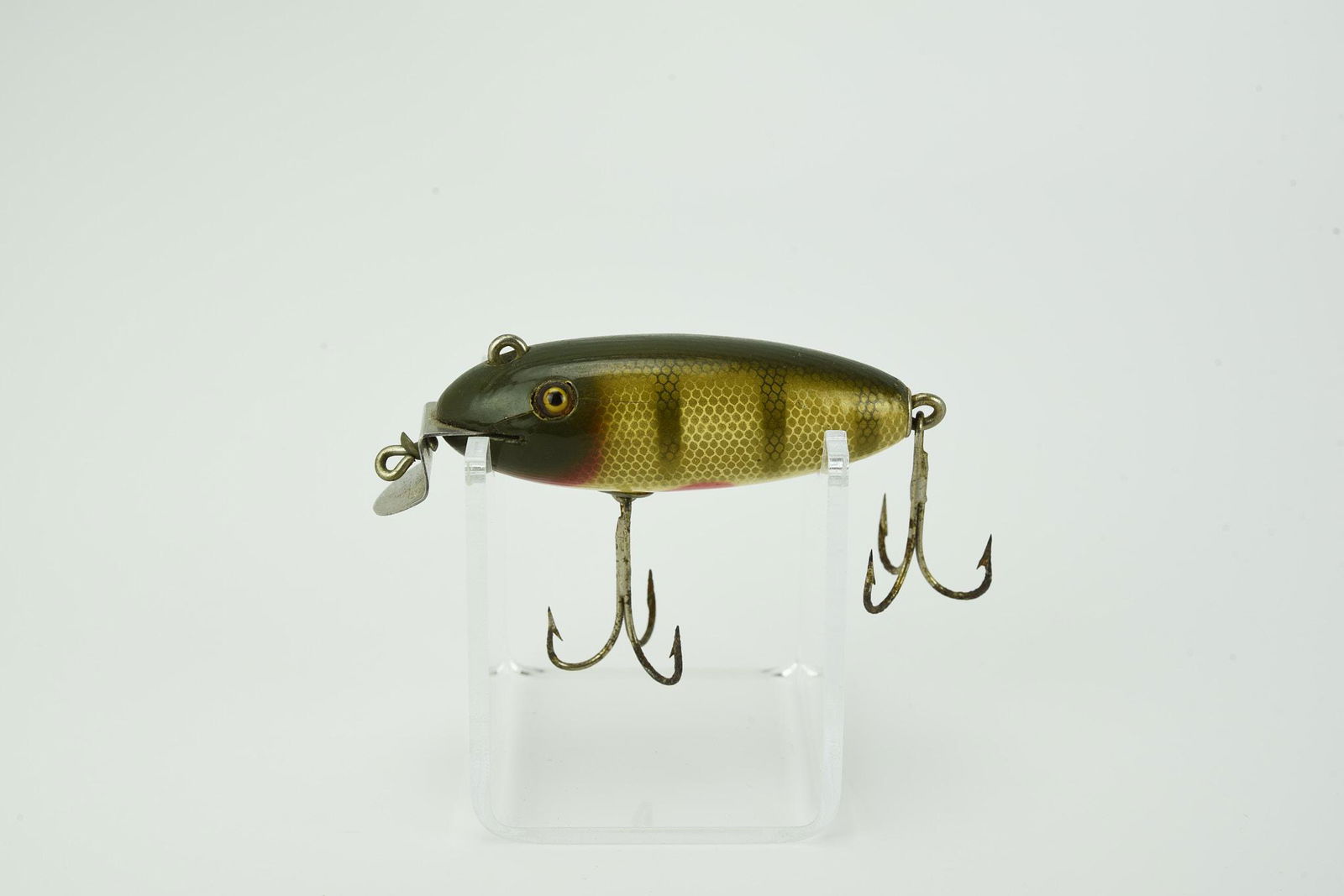 Creek Chub 201 Baby Wiggler: In perch scale with red belly fins, round nose and double line tie, shiny Ex-/Ex.