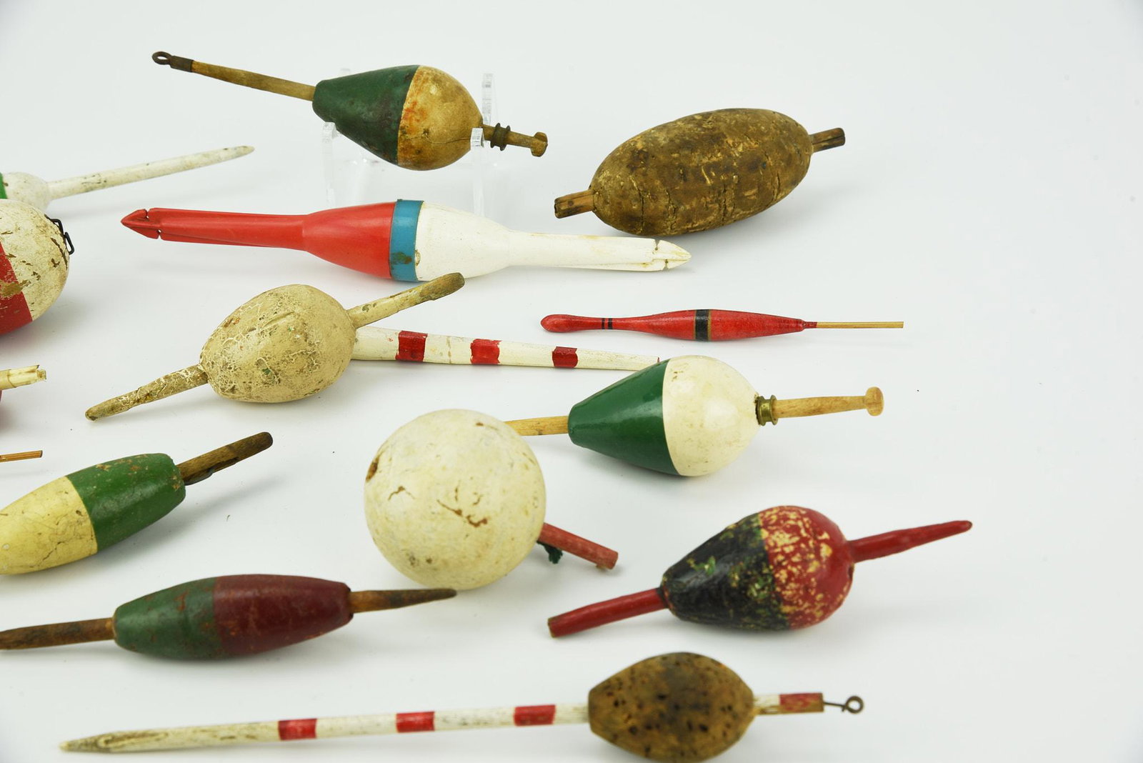 16 Vintage Floats: Various makers and ages, from 2 1/2" to 6", most are cork and wood, rough to Ex- condition.