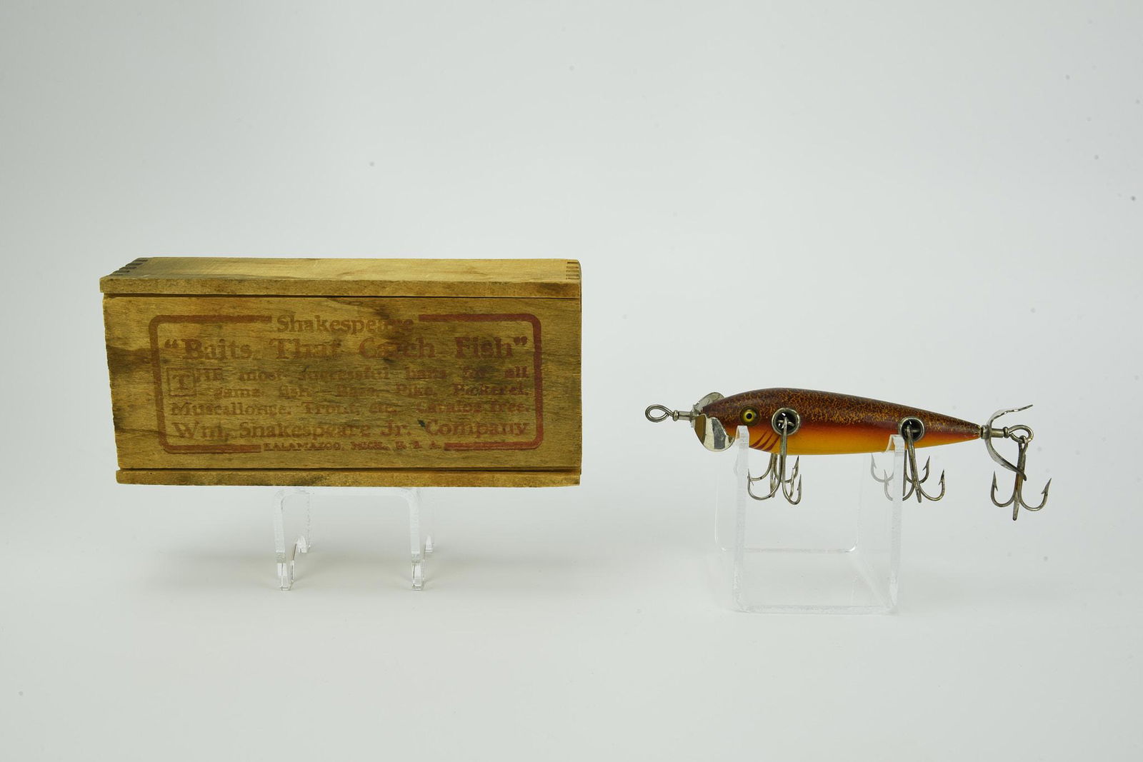 Shakespeare 44FS Wooden Minnow Box (1 of 5)