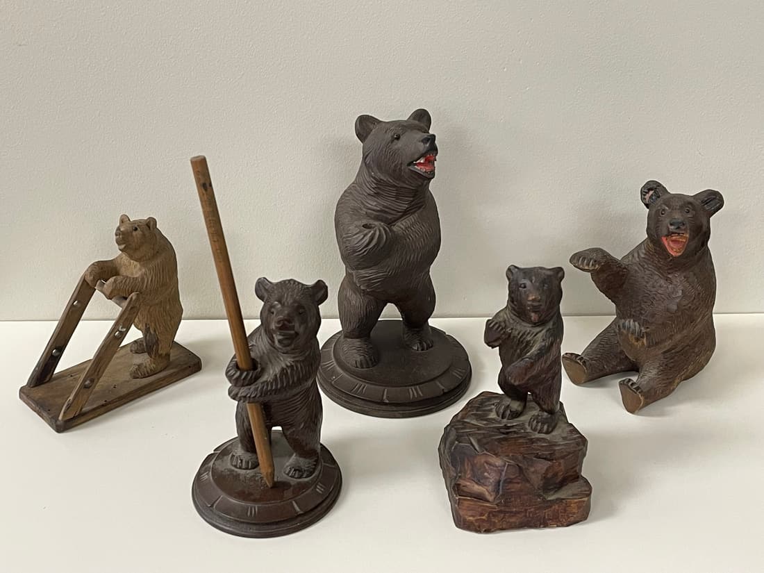 5 Small Black Forest Bear Carvings (1 of 7)