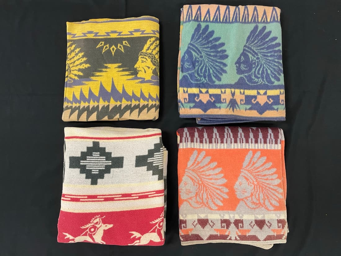 4 Vintage Camp Blankets (1 of 6)