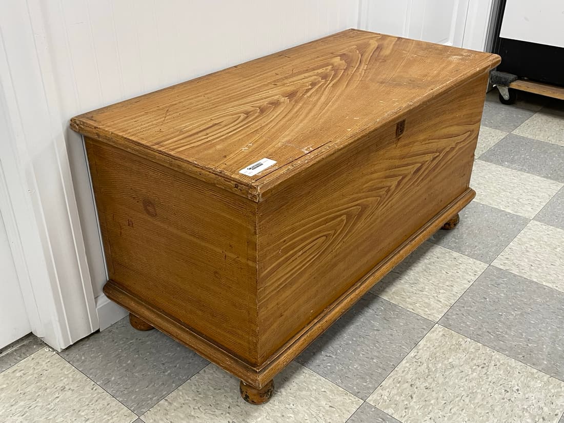 Grain Painted Pine Lift Top Blanket Box (1 of 4)