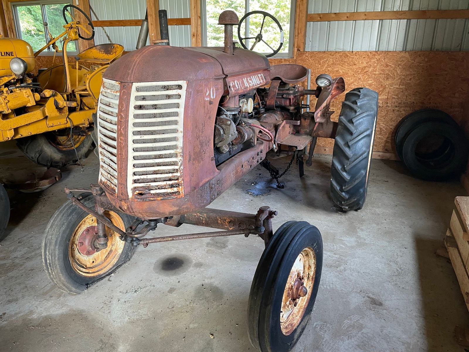 Cockshutt 20 Antique Farm Tractor (1 of 11)