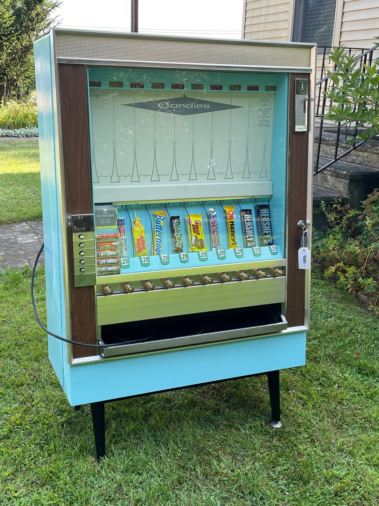 Coin Operated Candy Bar Dispensing Machine (1 of 8)