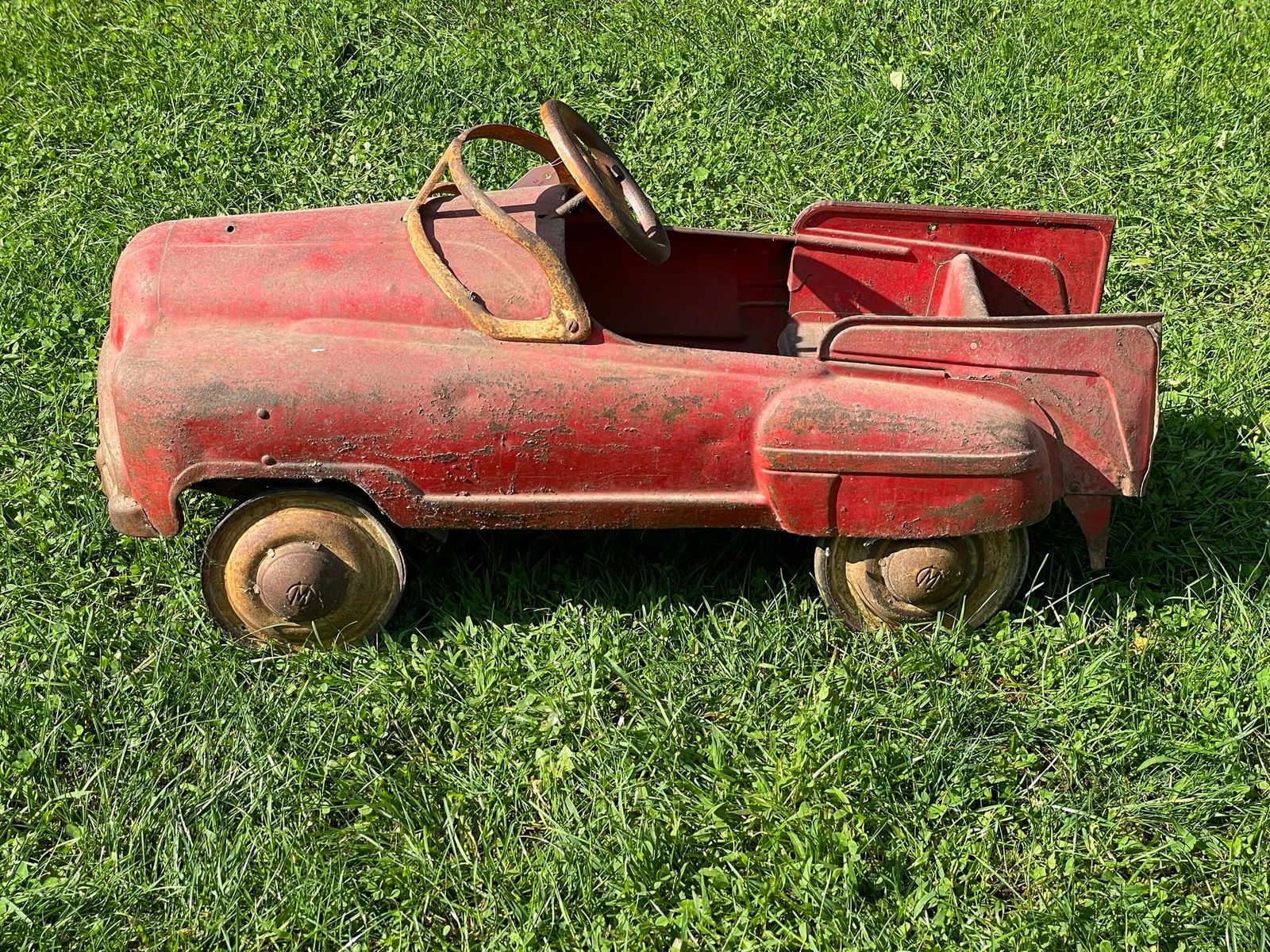Vintage Fire Truck Metal Peddle Car Circa 1950s (1 of 5)