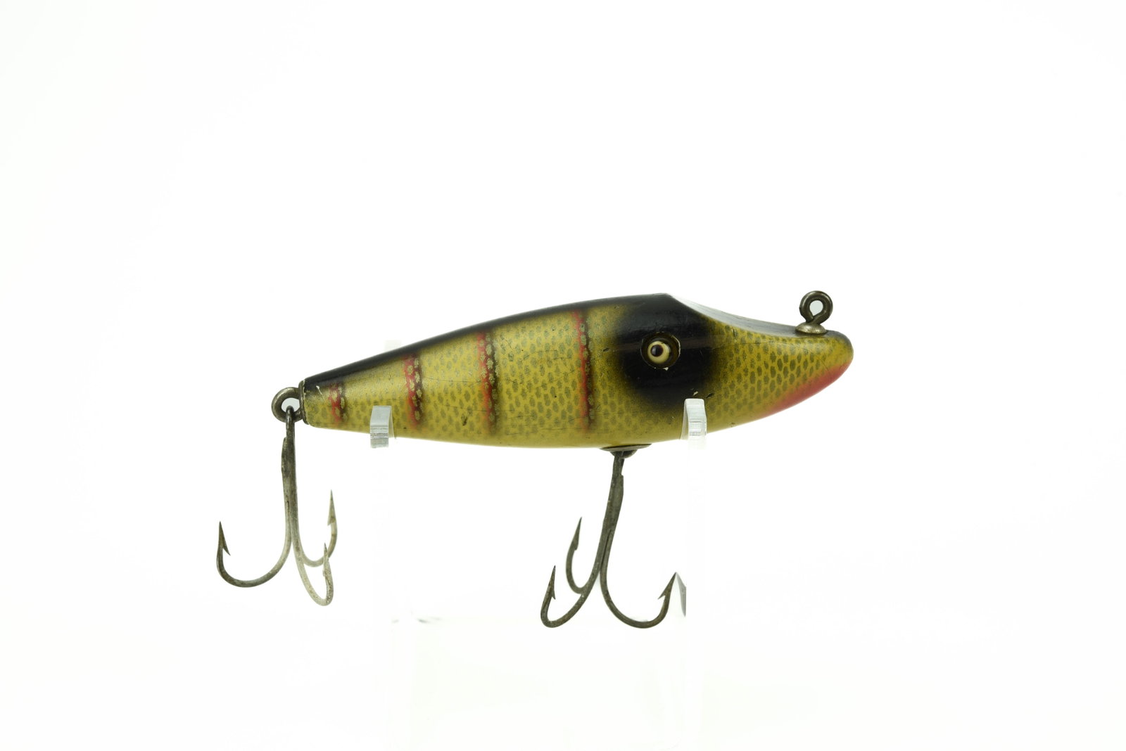Shur-Strike Shovel-Nose Wiggler: Rarely seen model, finished in yellow perch with good glass eyes, grading VG+/Ex- due to general wear, a few hook marks, age lines and an old thin over-varnish possible. Better than most and very hard