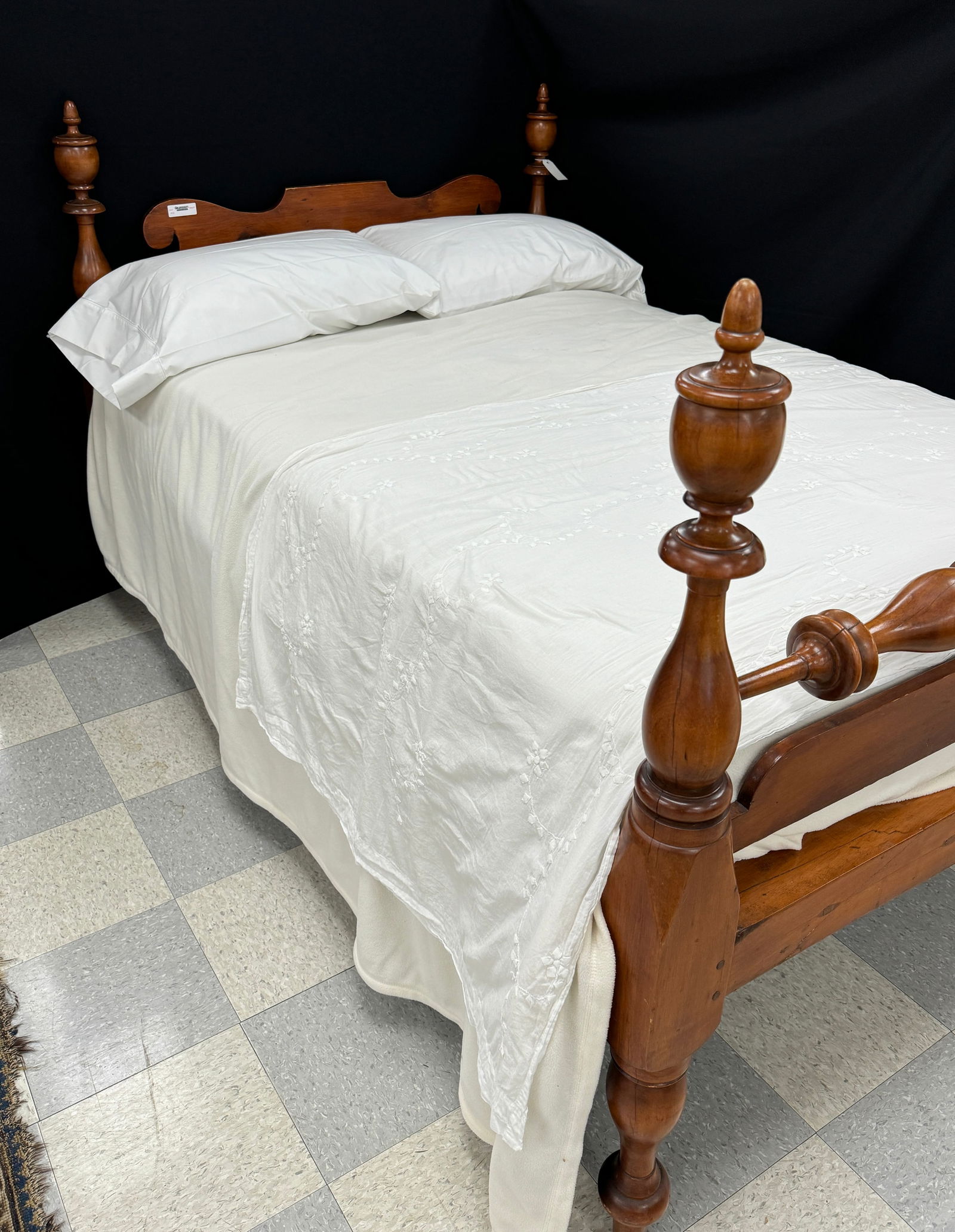 Antique 4 Poster Bed with Acorn Turnings (1 of 3)