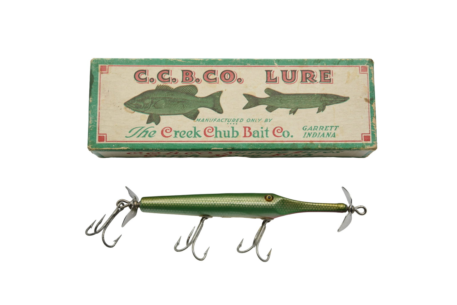 Creek Chub Gar Minnow: Beautiful bright green gar finish on this classic minnow, with good glass eyes and bold red chin blush, definitely unfished, if not for an old thin over-varnish the grade would be shiny Ex-/Ex, due on