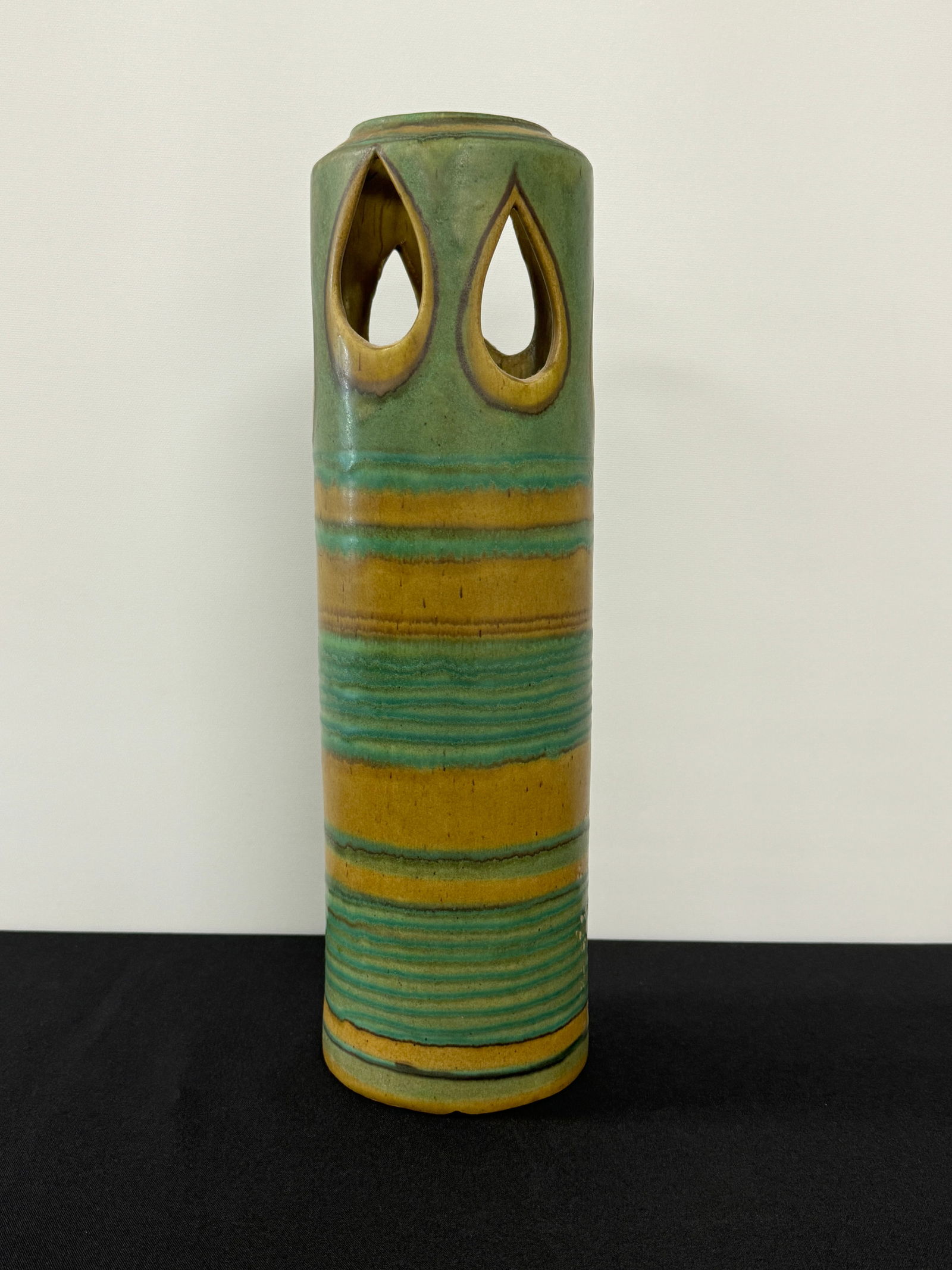 Glidden Pottery Green Mesa Vase: 15 1/2" tall . Designed by Fong Chow. Excellent condition